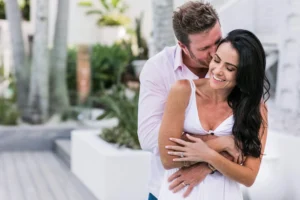 How a Love Manifestation Coach Can Help You Attract the Relationship of Your Dreams
